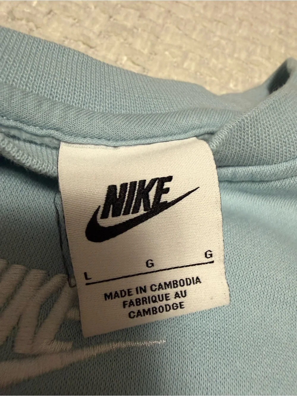 Nike big kids (girls) crewneck sweatshirt, size large. Color- Ocean Bliss